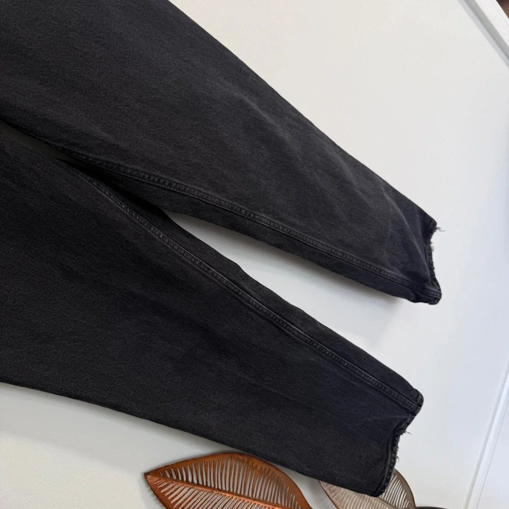 Abercrombie & Fitch The 90s Slim Straight Ultra Rise Black High Rise Criss Cross